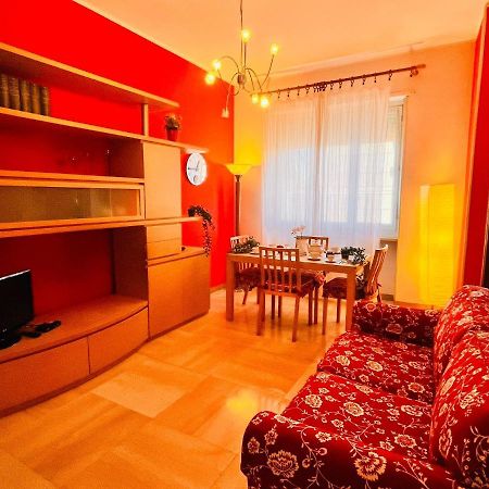 Sky Apartment A Due Passi Dalla Stazione โกลเลญโญ ภายนอก รูปภาพ