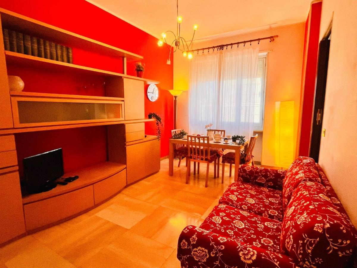 Sky Apartment A Due Passi Dalla Stazione โกลเลญโญ ภายนอก รูปภาพ