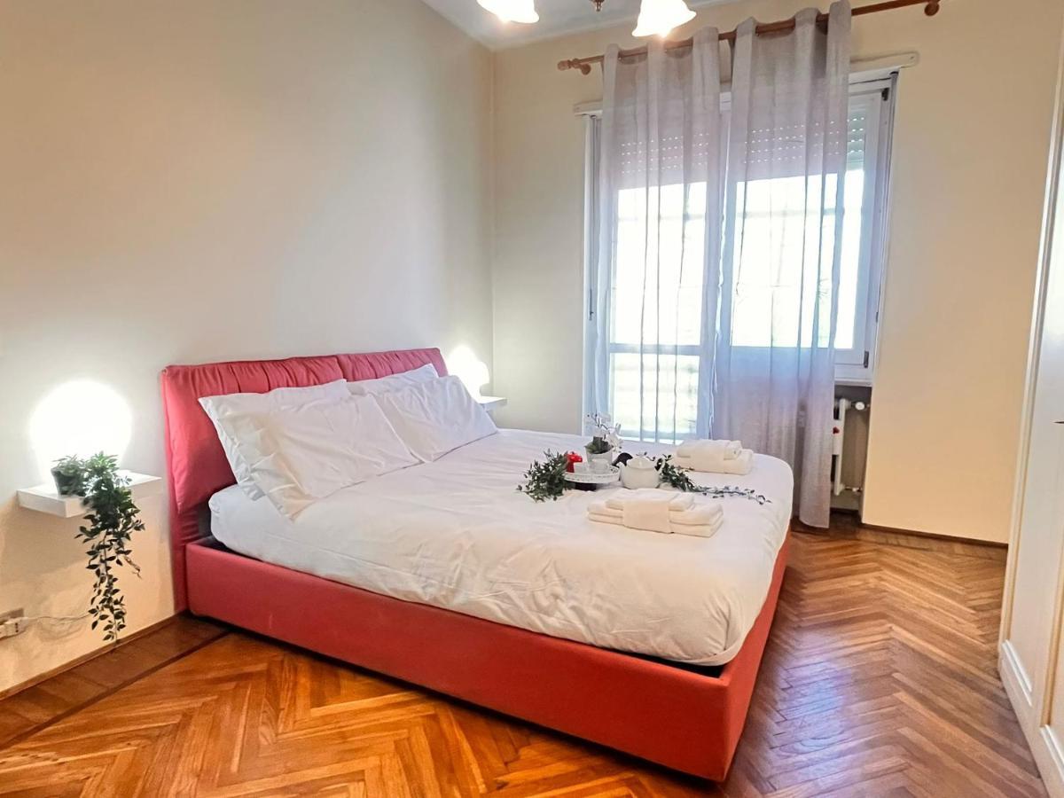 Sky Apartment A Due Passi Dalla Stazione โกลเลญโญ ภายนอก รูปภาพ