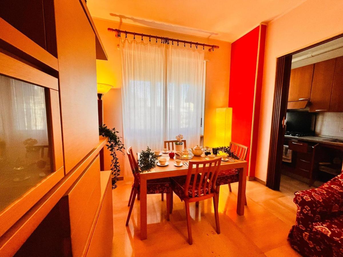 Sky Apartment A Due Passi Dalla Stazione โกลเลญโญ ภายนอก รูปภาพ