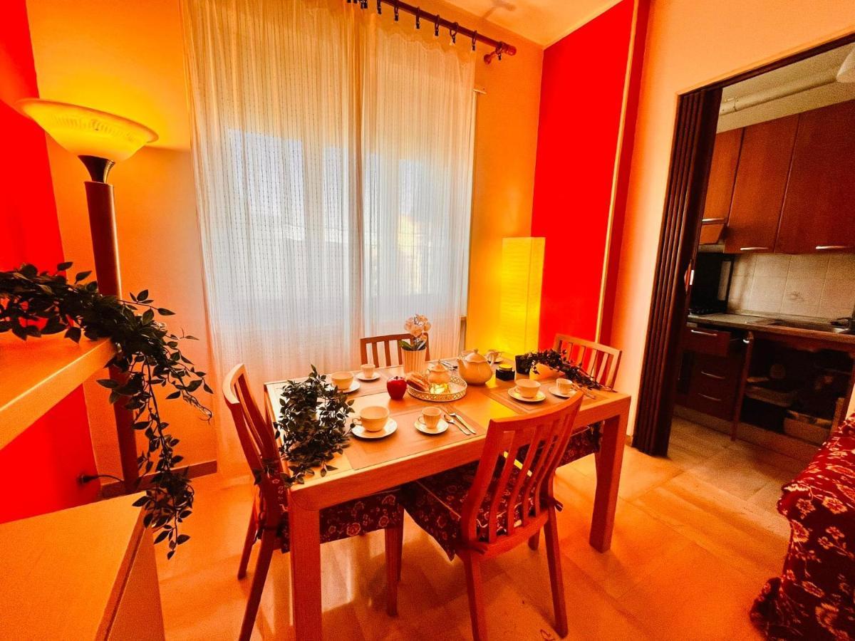 Sky Apartment A Due Passi Dalla Stazione โกลเลญโญ ภายนอก รูปภาพ