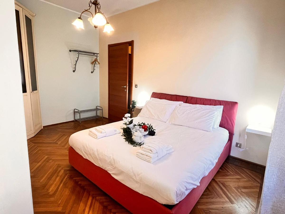 Sky Apartment A Due Passi Dalla Stazione โกลเลญโญ ภายนอก รูปภาพ