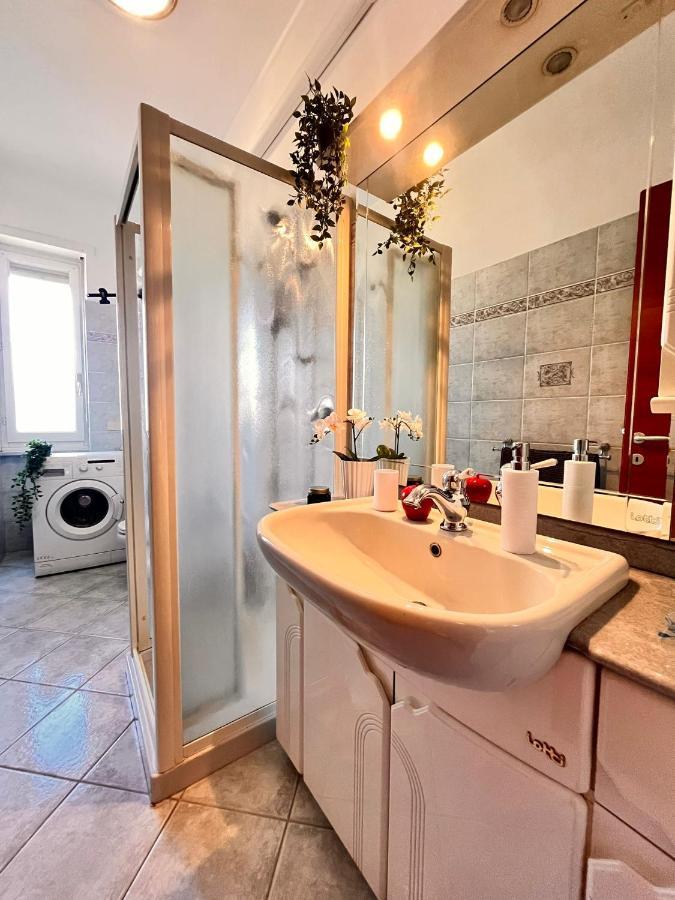 Sky Apartment A Due Passi Dalla Stazione โกลเลญโญ ภายนอก รูปภาพ