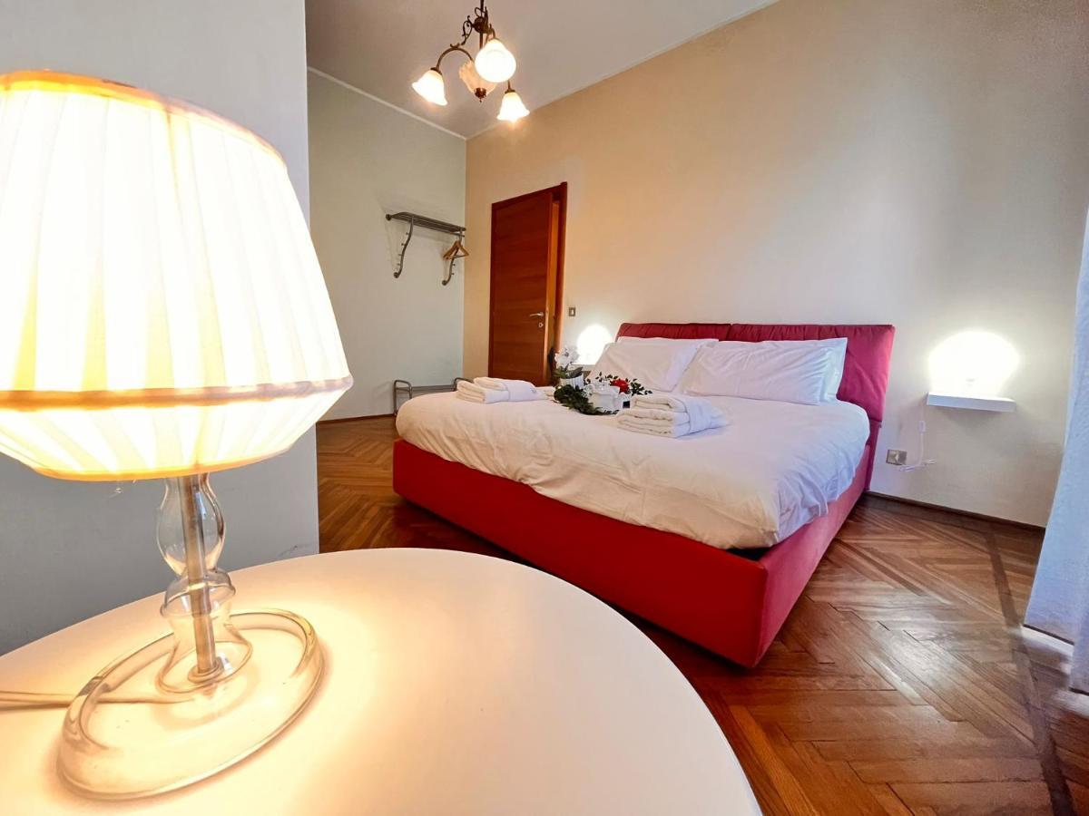 Sky Apartment A Due Passi Dalla Stazione โกลเลญโญ ภายนอก รูปภาพ