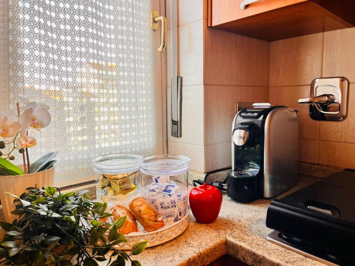Sky Apartment A Due Passi Dalla Stazione โกลเลญโญ ภายนอก รูปภาพ