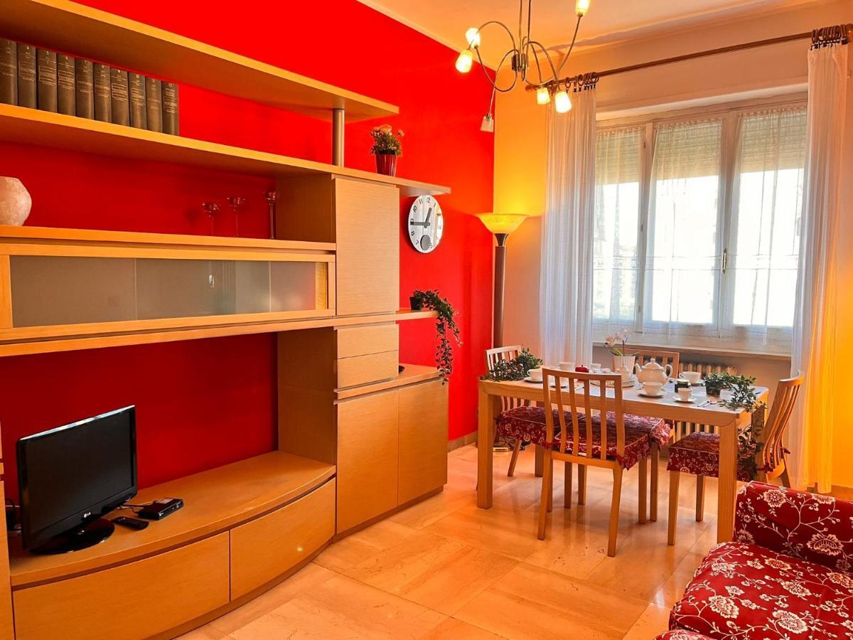 Sky Apartment A Due Passi Dalla Stazione โกลเลญโญ ภายนอก รูปภาพ