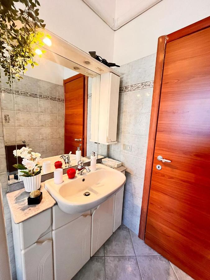Sky Apartment A Due Passi Dalla Stazione โกลเลญโญ ภายนอก รูปภาพ